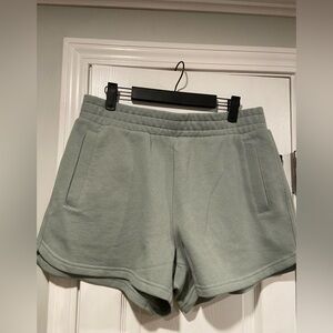 NWT 90 Degree Size L Sage Green Elastic Waist Activewear Shorts Side Pickets